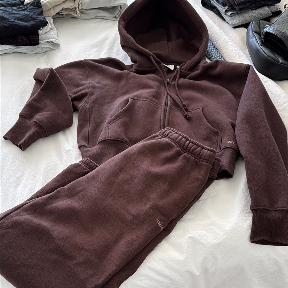 Aritzia TNA Brown Hoodie and Sweatpants Set